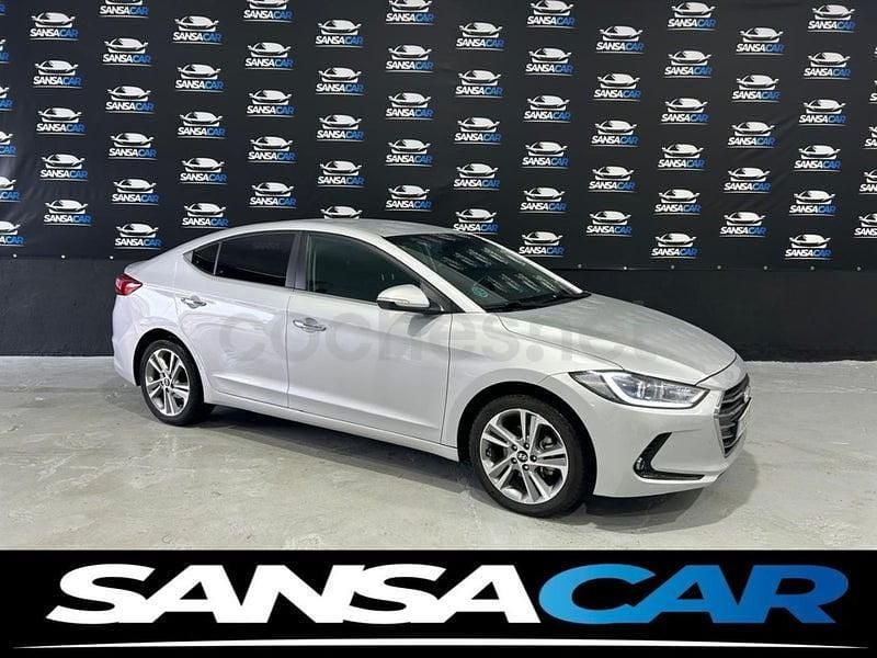 Usado Hyundai Elantra 128 CV (94 kW) 2018 Gris / plata Berlina