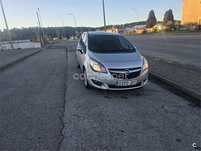 Usado Opel Meriva Selective 110 CV (80 kW) 2015 Gris / plata Monovolumen