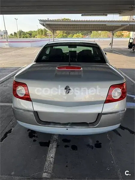 Usado Renault Mégane Cabriolet Dynamique 136 CV (100 kW) 2004 Gris / plata Descapotable