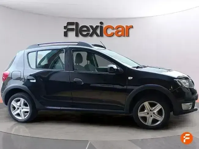 Usado Dacia Sandero Stepway 90 CV (66 kW) 2016 Negro