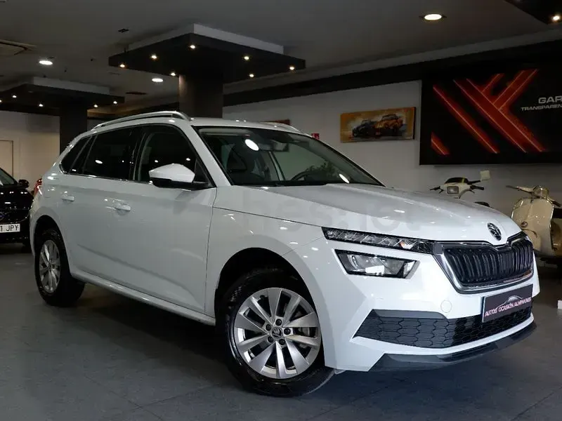 Usado Skoda Kamiq Ambition 110 CV (80 kW) 2023 Blanco SUV