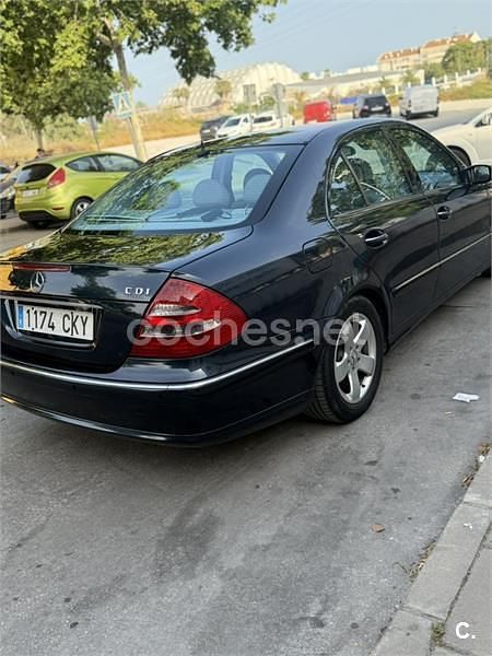 Usado Mercedes E270 Avantgarde 170 CV (125 kW) 2003 Azul Berlina