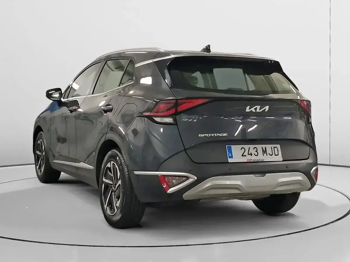 Usado Kia Sportage 150 CV (110 kW) 2023 Gris SUV