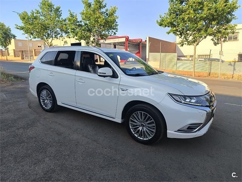 Usado Mitsubishi Outlander P-HEV 224 CV (164 kW) 2019 Blanco SUV