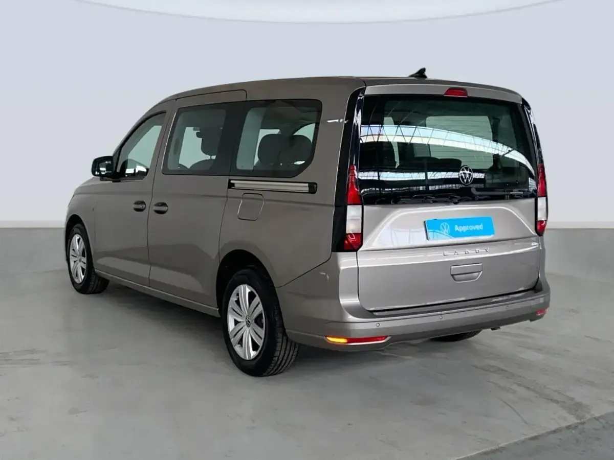 Usado VW Caddy Maxi 122 CV (89 kW) 2025 Beige Monovolumen