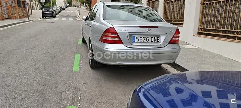 Usado Mercedes C200 Sport Edition 122 CV (89 kW) 2005 Gris / plata Berlina