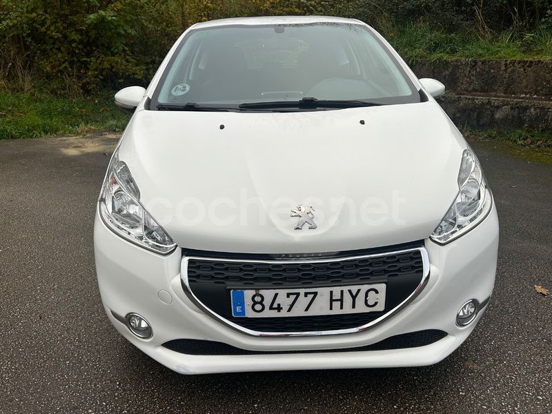 Usado Peugeot 208 Active 92 CV (67 kW) 2014 Blanco Utilitario