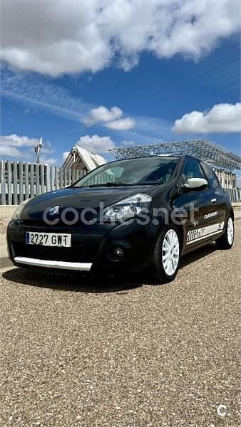 Negro Usado 2010 Renault Clio II Berlina | 3100 € (Buen precio) - Imagen 1/4
