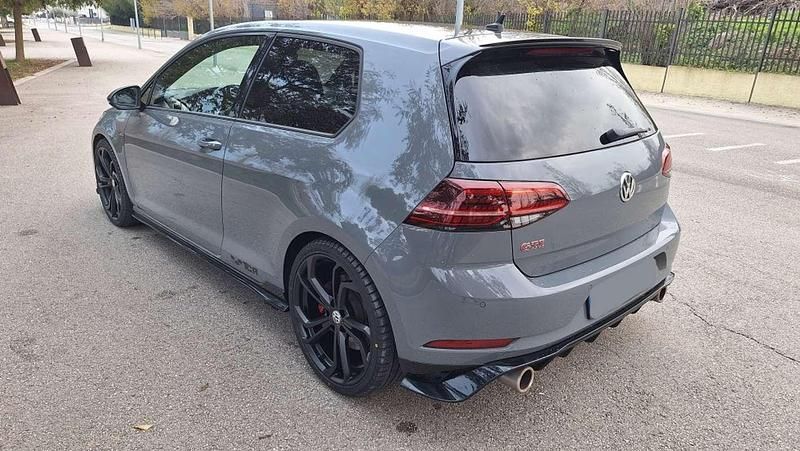 Usado VW Golf VII GTI 290 CV (213 kW) 2019 Gris Utilitario