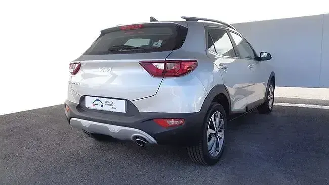 Usado Kia Stonic 100 CV (73 kW) 2021 Gris SUV