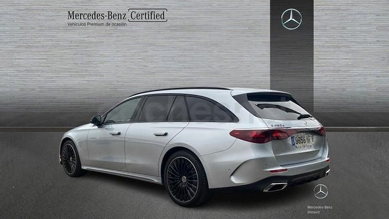 Usado Mercedes E450 367 CV (269 kW) 2025 Gris / plata Familiar