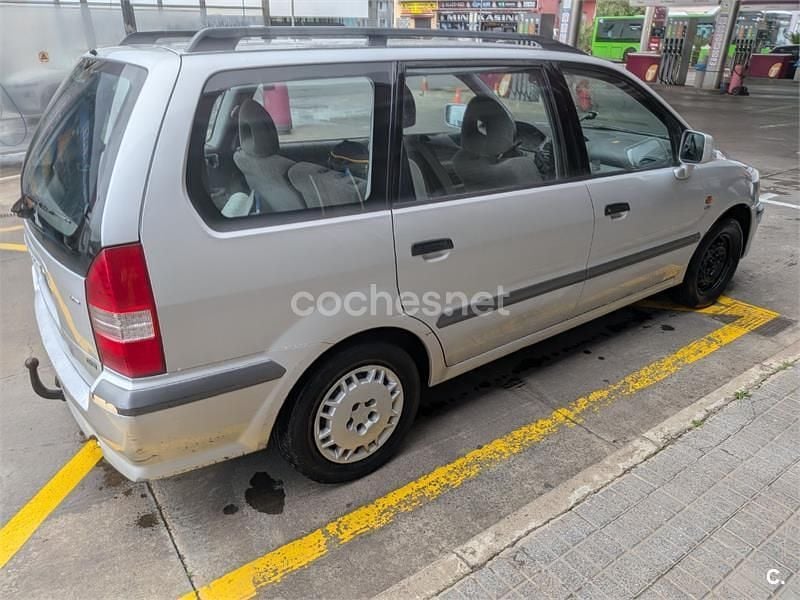 Usado Mitsubishi Space Wagon 150 CV (110 kW) 1999 Gris / plata Monovolumen