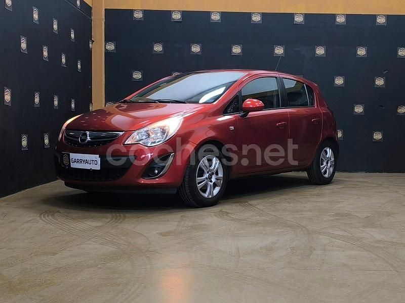 Usado Opel Corsa Selective 85 CV (62 kW) 2013 Naranja Berlina