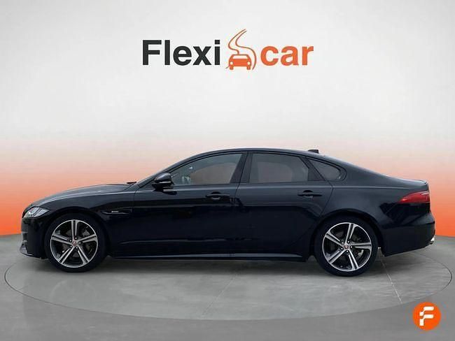 Usado Jaguar XF R-Sport 180 CV (132 kW) 2015 Negro Berlina