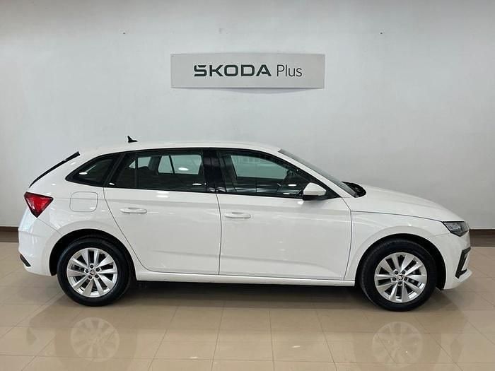 Usado Skoda Scala Essence 95 CV (69 kW) 2024 Blanco Utilitario