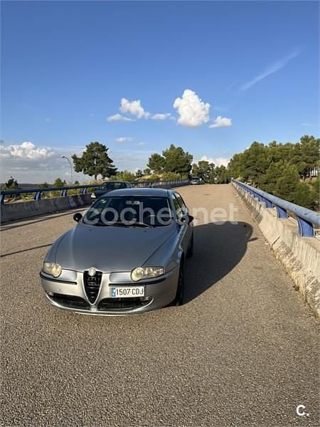 Usado Alfa Romeo 147 115 CV (84 kW) 2003 Gris / plata Utilitario