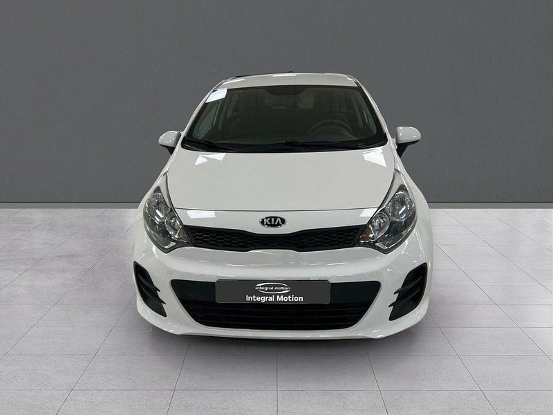Usado Kia Rio 77 CV (56 kW) 2017 Blanco Berlina