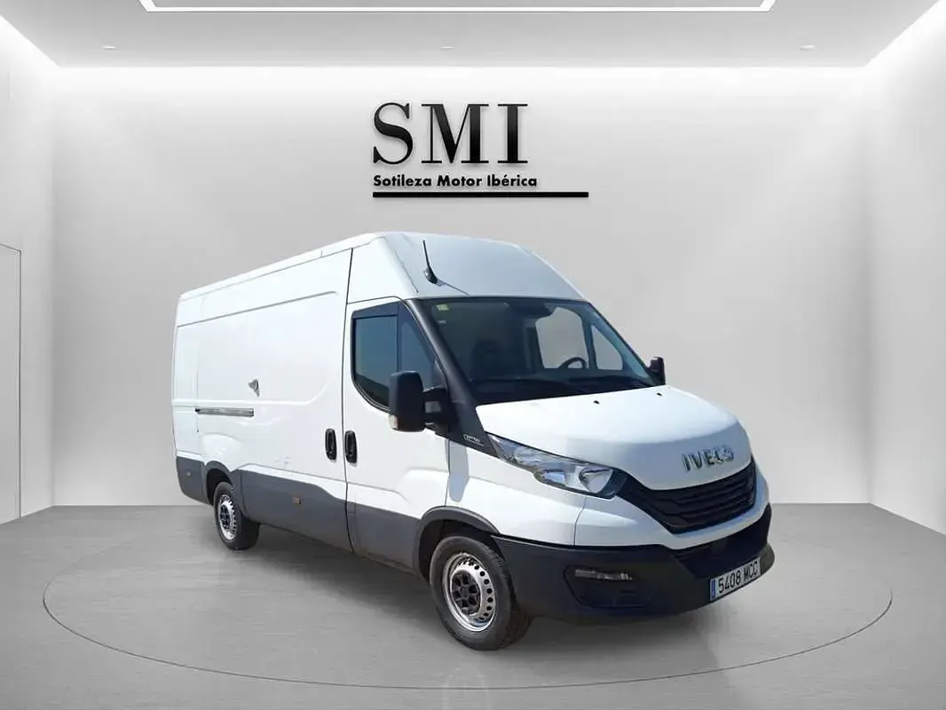 Usado Iveco Daily 156 CV (114 kW) 2022 Blanco Van
