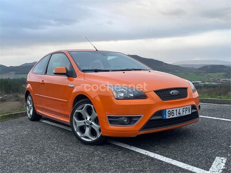 Usado Ford Focus ST 225 CV (165 kW) 2007 Naranja Berlina