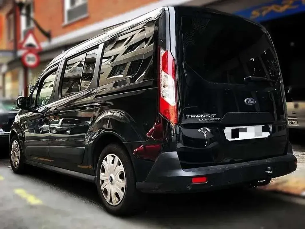 Usado Ford Tourneo Courier Trend 120 CV (88 kW) 2019 Negro Monovolumen
