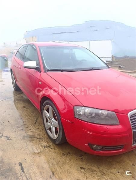 Usado Audi A3 Ambition 140 CV (102 kW) 2003 Rojo Utilitario