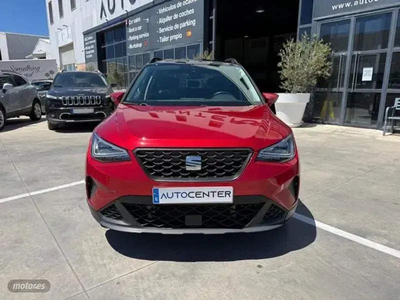 Usado Seat Arona Style 110 CV (80 kW) 2023 Rojo SUV