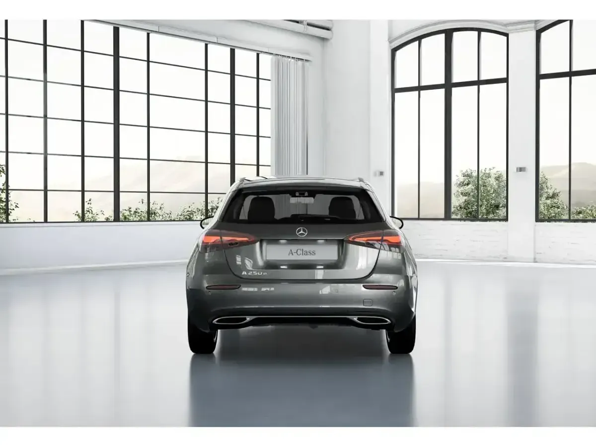 Nuevo Mercedes A250 218 CV (160 kW) 2025 Gris Berlina