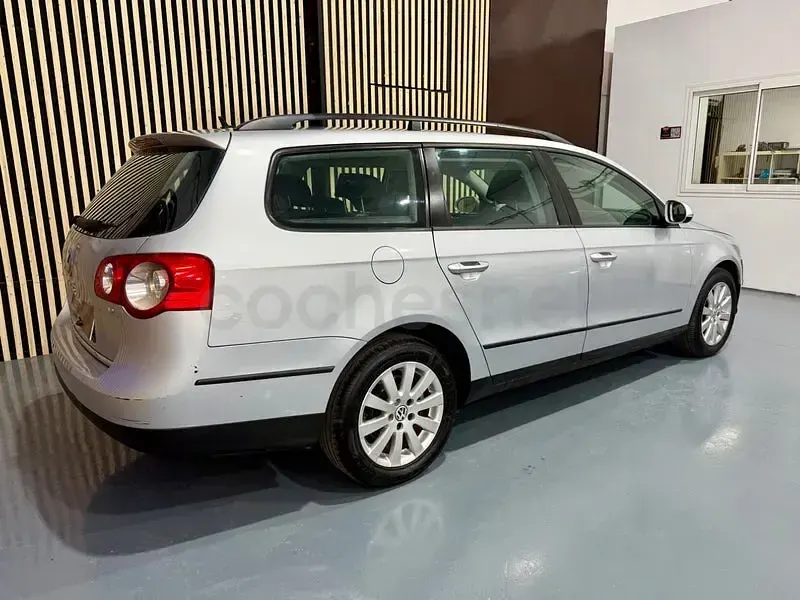 Usado VW Passat Advance 105 CV (77 kW) 2007 Gris / plata Familiar