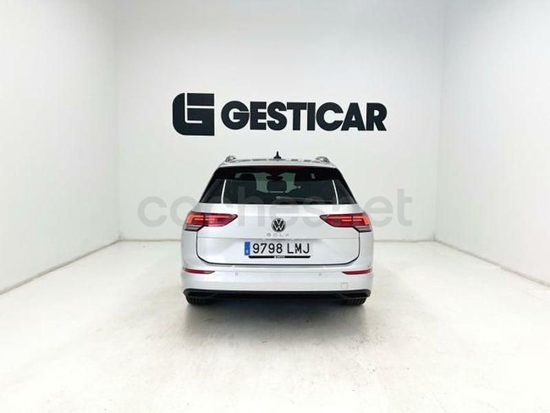 Usado VW Golf VIII 115 CV (84 kW) 2021 Gris / plata Familiar