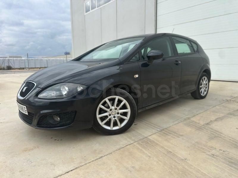 Usado Seat Leon Reference 105 CV (77 kW) 2011 Negro Utilitario
