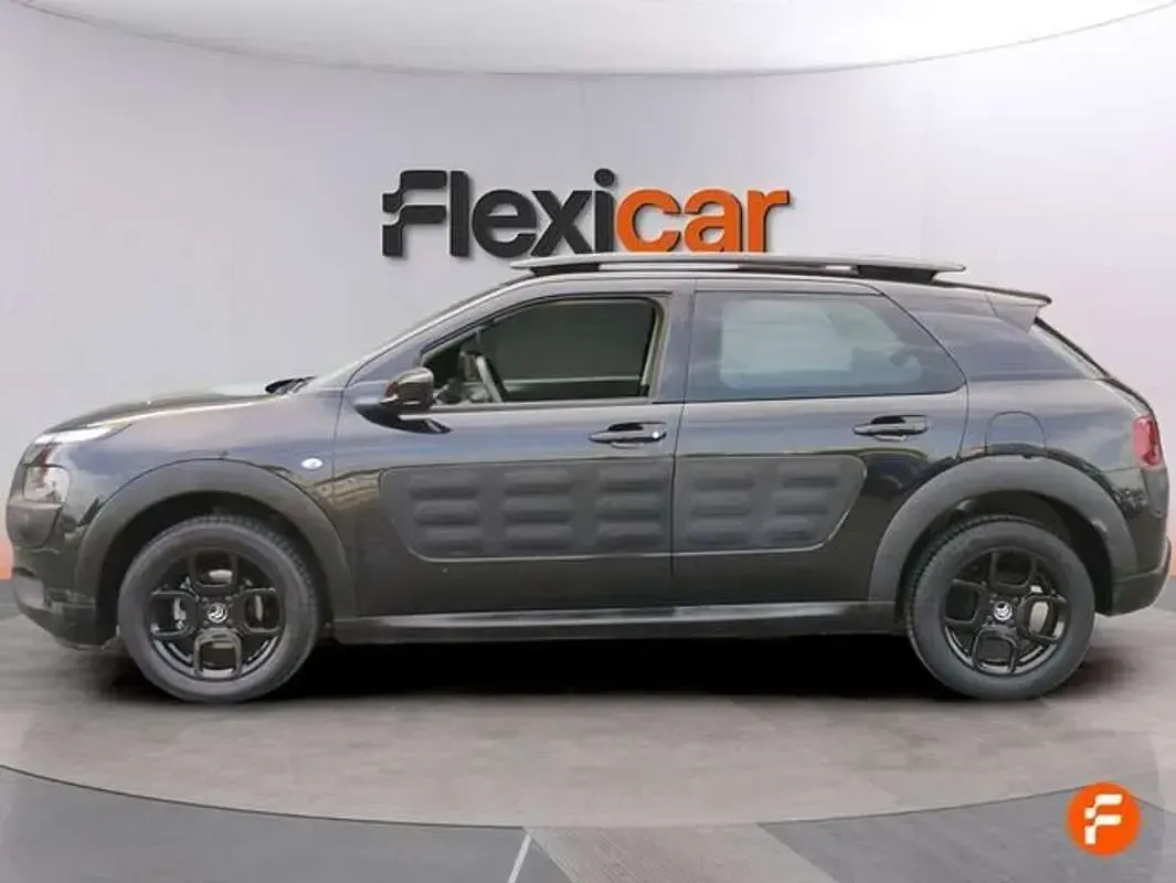 Usado Citroën C4 Cactus Feel 110 CV (80 kW) 2017 Negro Utilitario
