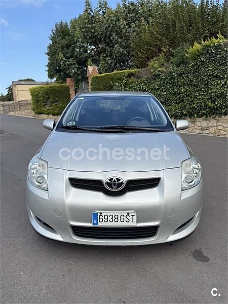 Beige Usado 2010 Toyota Auris Luna Berlina | 5900 € (Precio justo) - Imagen 1/2