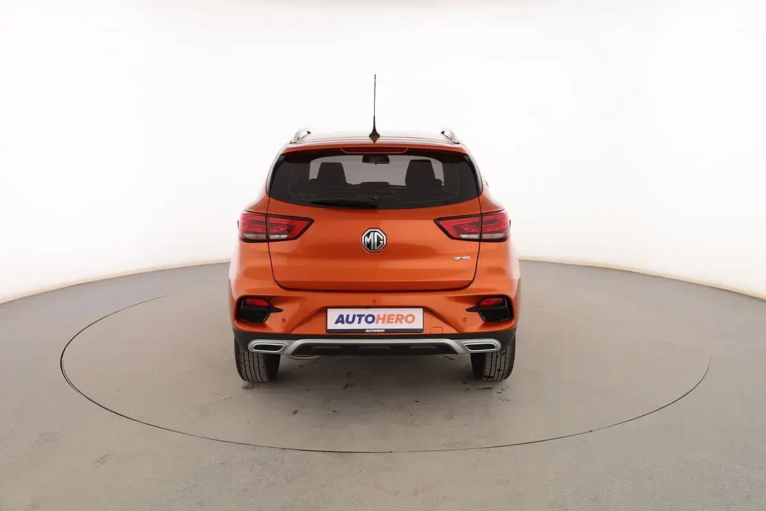Usado MG ZS Luxury 106 CV (77 kW) 2023 Naranja SUV