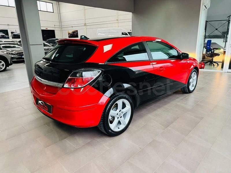 Usado Opel Astra GTC Sport 125 CV (91 kW) 2005 Rojo Berlina