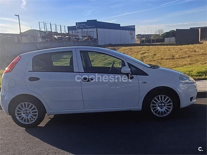 Usado Fiat Grande Punto Dynamic 75 CV (55 kW) 2009 Blanco Utilitario