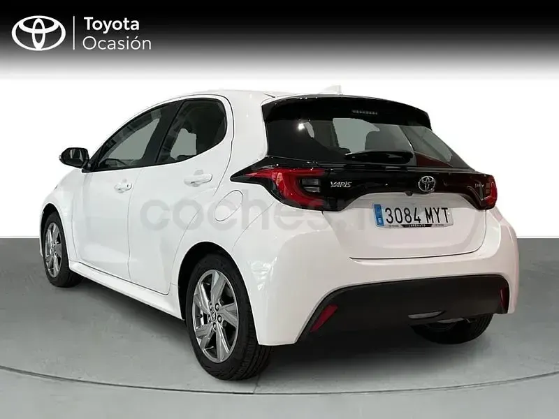 Usado Toyota Yaris Hybrid Active 116 CV (85 kW) 2025 Blanco Berlina