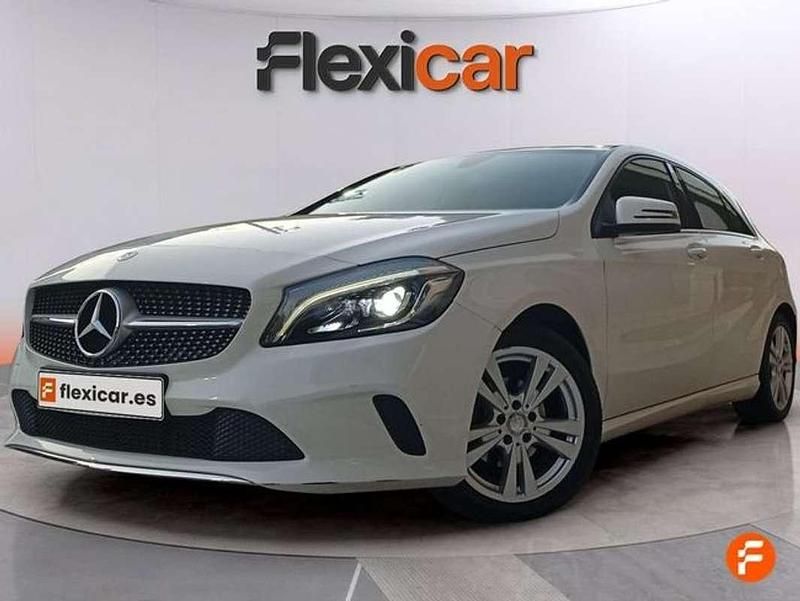 Usado Mercedes A180 Style 109 CV (80 kW) 2015 Blanco Utilitario