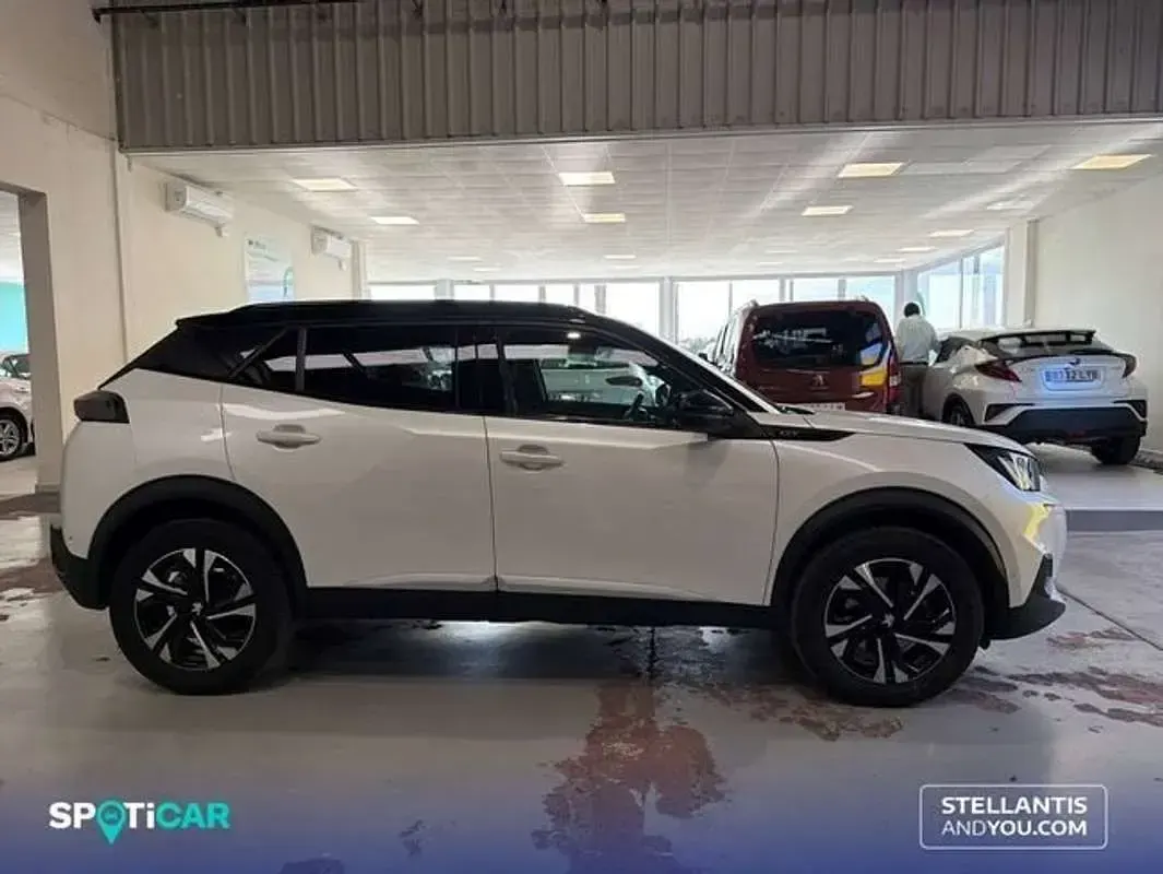 Usado Peugeot 2008 GT 131 CV (96 kW) 2023 Blanco SUV