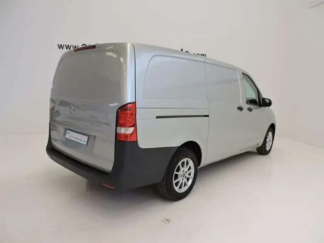 Usado Mercedes Vito 2019 Plateado Van