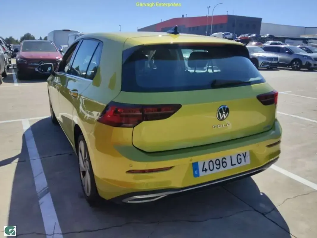 Usado VW Golf VII Style 150 CV (110 kW) 2020 Amarillo Utilitario