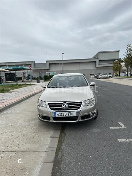 Beige Usado 2007 VW Passat Trendline Berlina | 5000 € (Precio justo) - Imagen 1/4