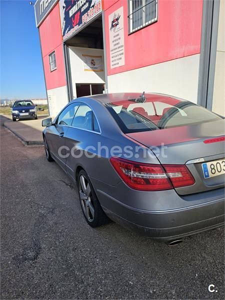 Usado Mercedes E250 204 CV (150 kW) 2011 Gris / plata Coupe
