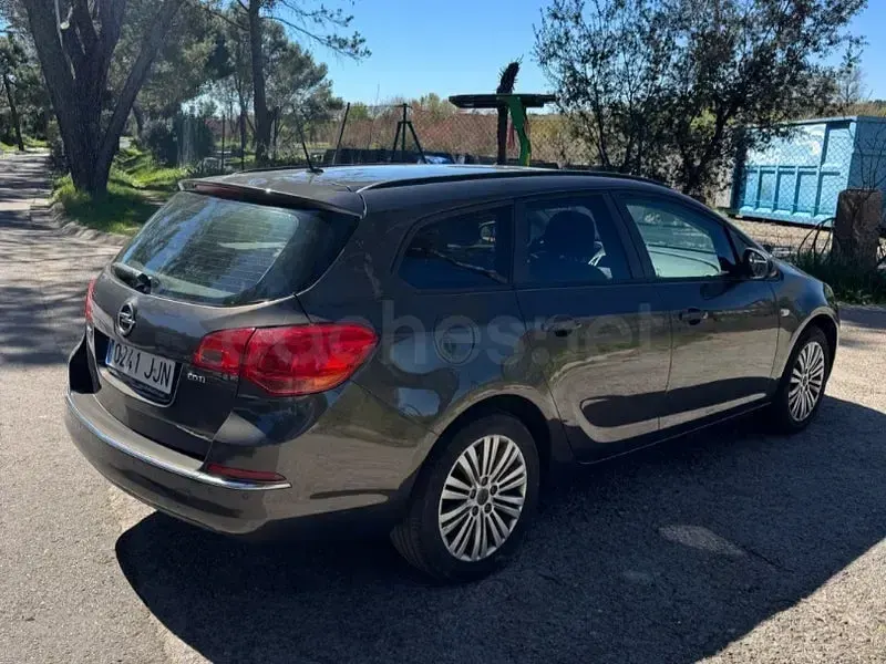 Usado Opel Astra Excellence 110 CV (80 kW) 2015 Gris / plata Familiar