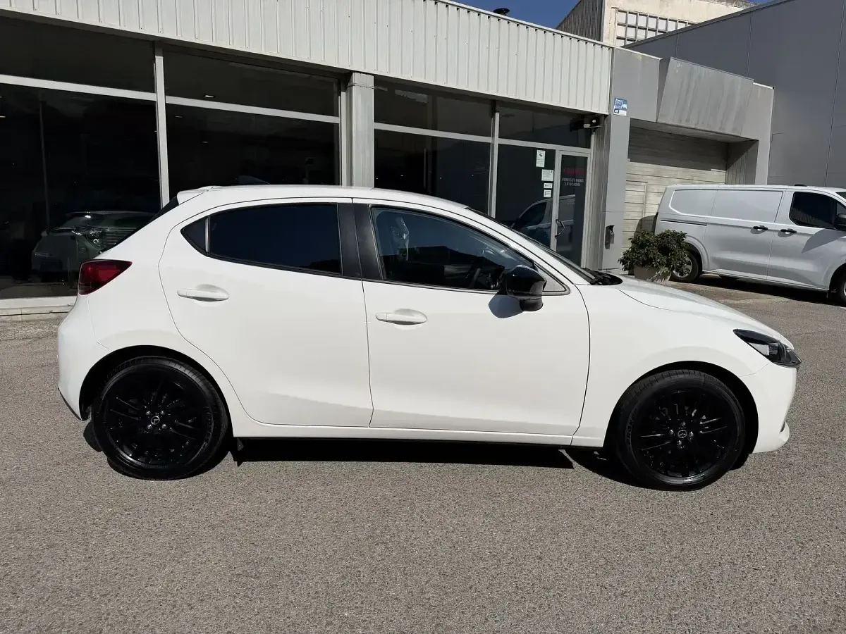 Usado Mazda 2 Homura-Line 90 CV (66 kW) 2022 Blanco Berlina