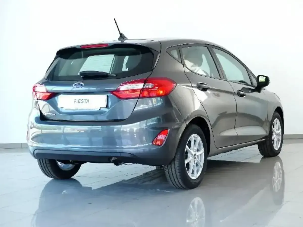 Usado Ford Fiesta Limited 75 CV (55 kW) 2021 Gris Utilitario