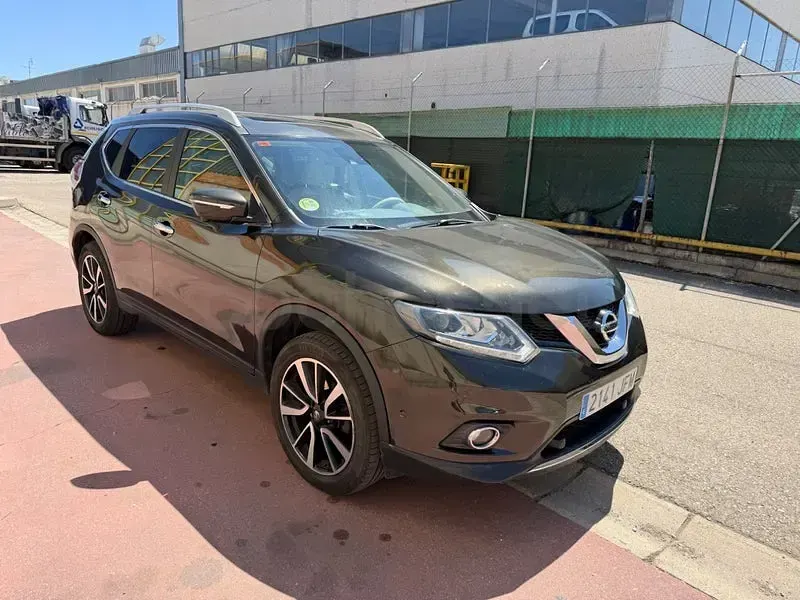 Usado Nissan X-Trail 360º 130 CV (95 kW) 2015 Marrón SUV