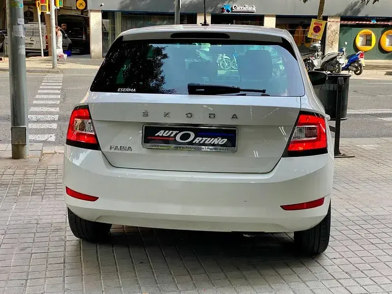 Usado Skoda Fabia Ambition 95 CV (69 kW) 2021 Blanco Utilitario