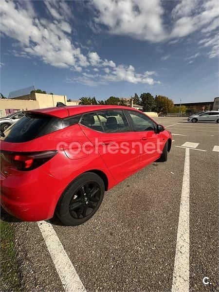 Usado Opel Astra Selective 110 HP (80 kW) 2016 Vermelho Sedan