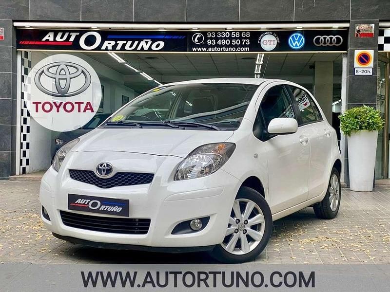 Blanco Usado 2011 Toyota Yaris Active Utilitario | 8995 € (Caro) - Imagen 1/4