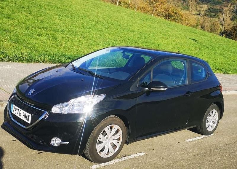 Usado Peugeot 208 Active 92 CV (67 kW) 2012 Negro Utilitario